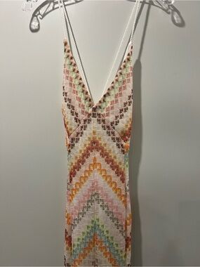 UNKNOWN - Pastel Chevron Maxi Dress with V-Neck